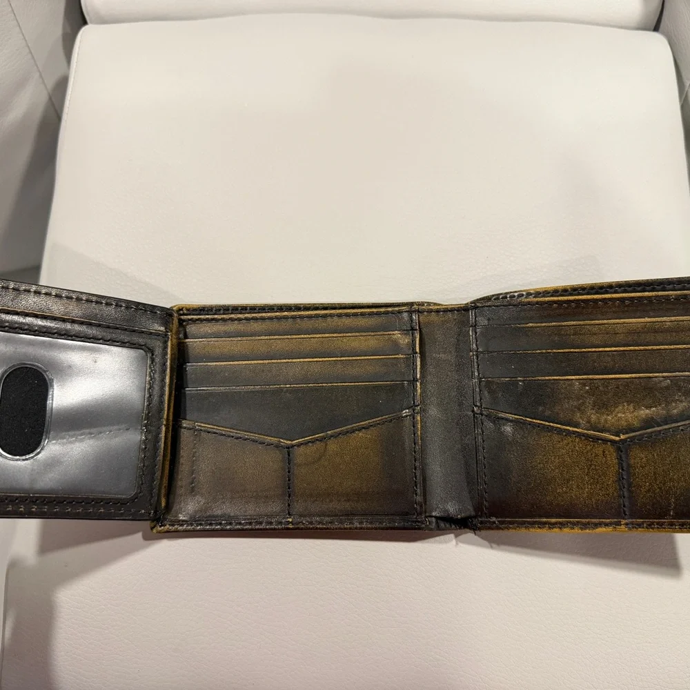 Fossil Men's Distressed Brown Leather Wallet - Picture 4 of 5